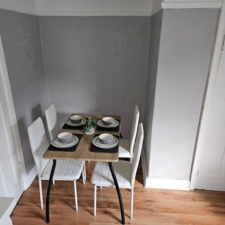 Bright 4-Bed House 15 Min To Manchester Centre Βίλα Εξωτερικό φωτογραφία