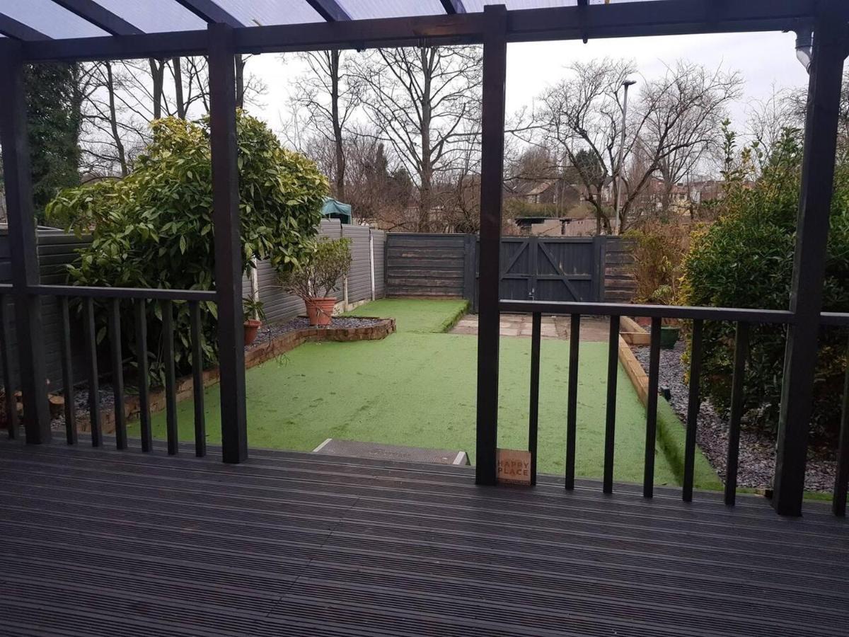 Bright 4-Bed House 15 Min To Manchester Centre Βίλα Εξωτερικό φωτογραφία