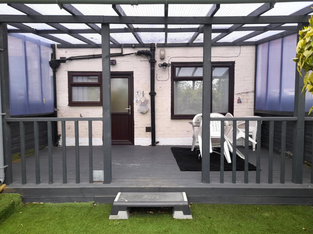 Bright 4-Bed House 15 Min To Manchester Centre Βίλα Εξωτερικό φωτογραφία