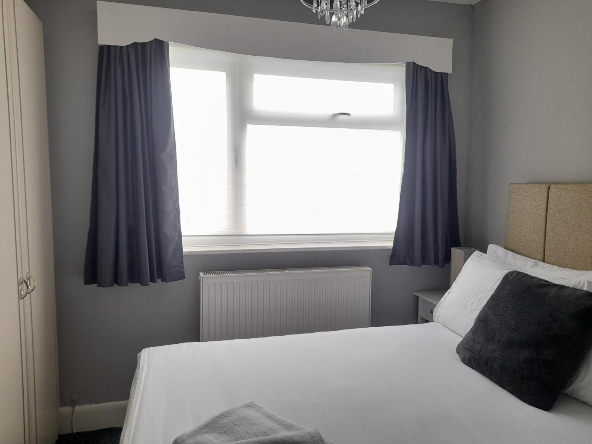 Bright 4-Bed House 15 Min To Manchester Centre Βίλα Εξωτερικό φωτογραφία
