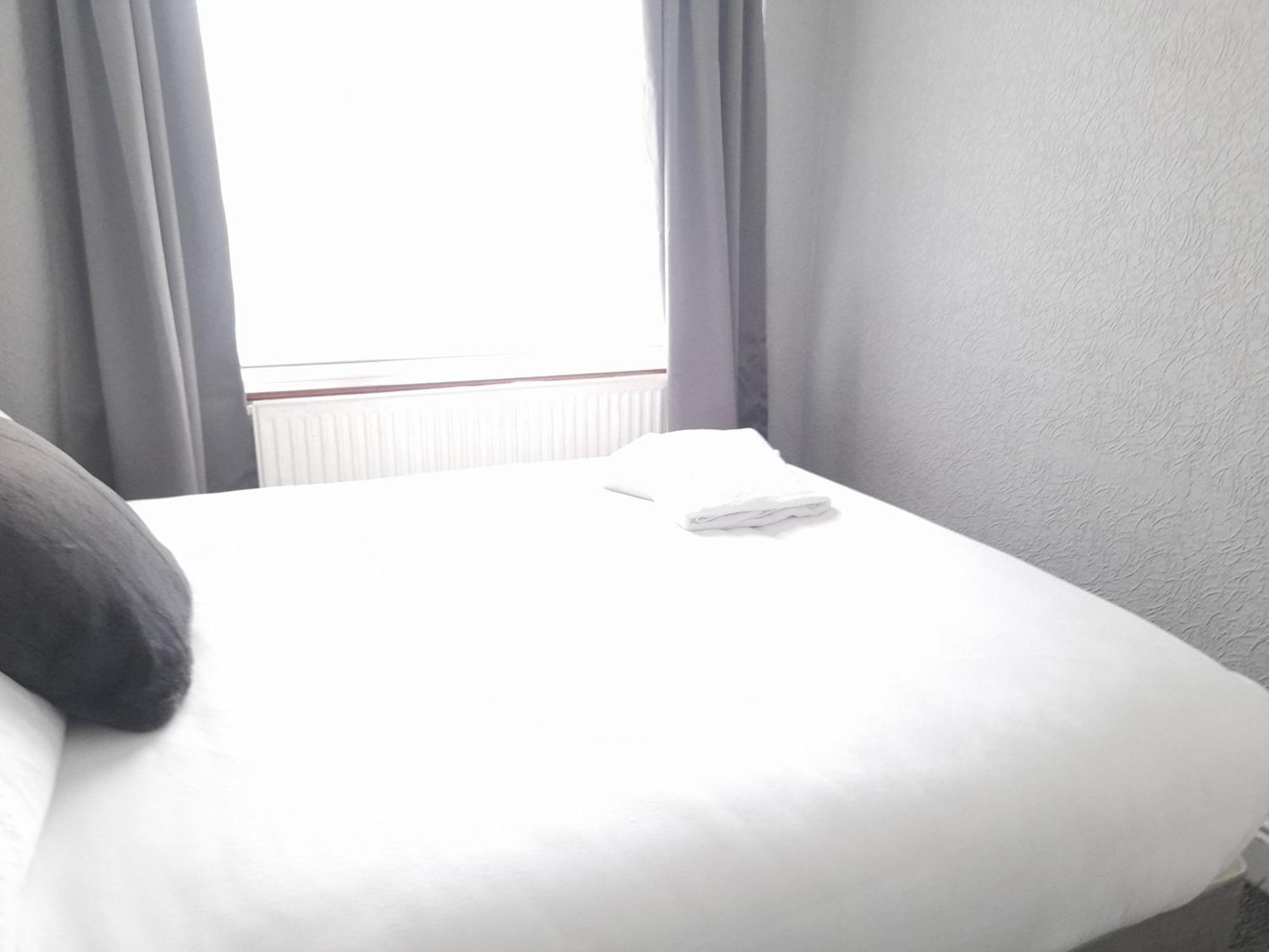 Bright 4-Bed House 15 Min To Manchester Centre Βίλα Εξωτερικό φωτογραφία