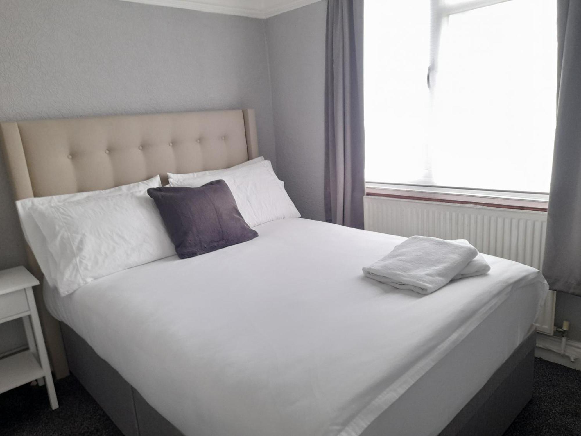 Bright 4-Bed House 15 Min To Manchester Centre Βίλα Εξωτερικό φωτογραφία