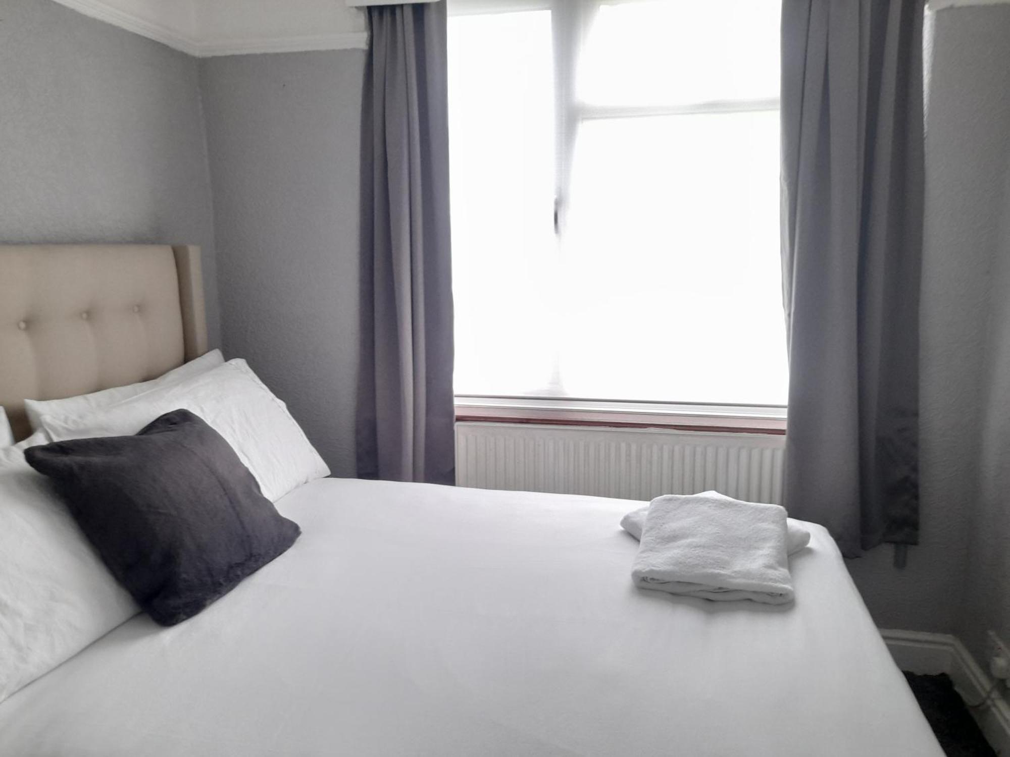 Bright 4-Bed House 15 Min To Manchester Centre Βίλα Εξωτερικό φωτογραφία