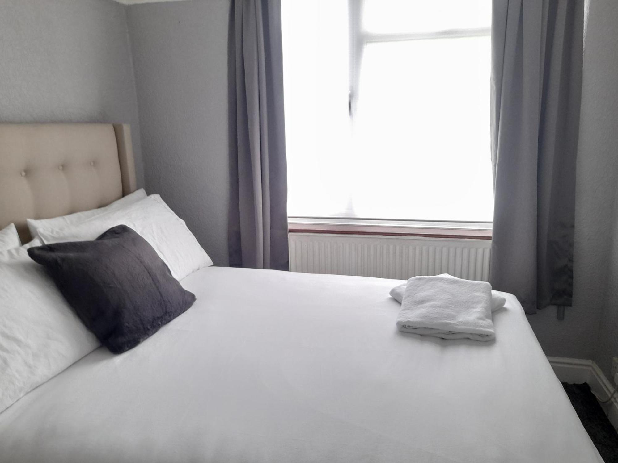 Bright 4-Bed House 15 Min To Manchester Centre Βίλα Εξωτερικό φωτογραφία