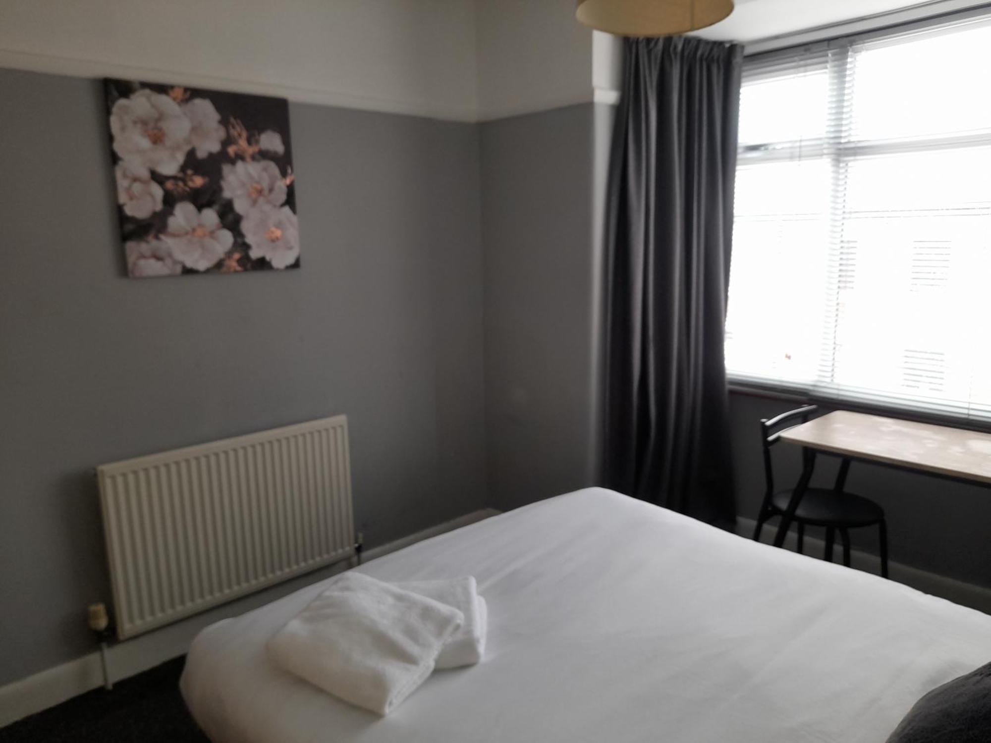 Bright 4-Bed House 15 Min To Manchester Centre Βίλα Εξωτερικό φωτογραφία