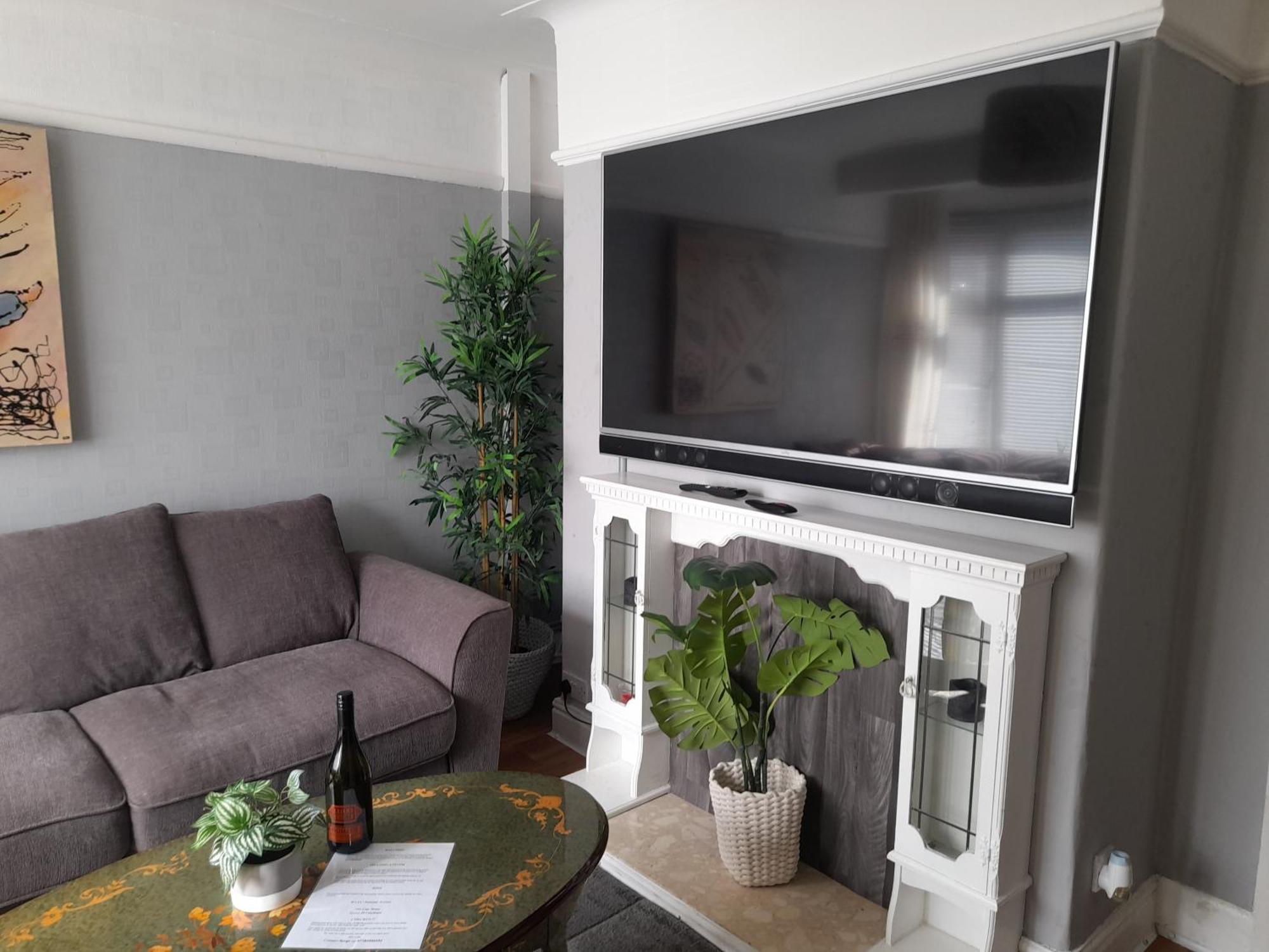 Bright 4-Bed House 15 Min To Manchester Centre Βίλα Εξωτερικό φωτογραφία