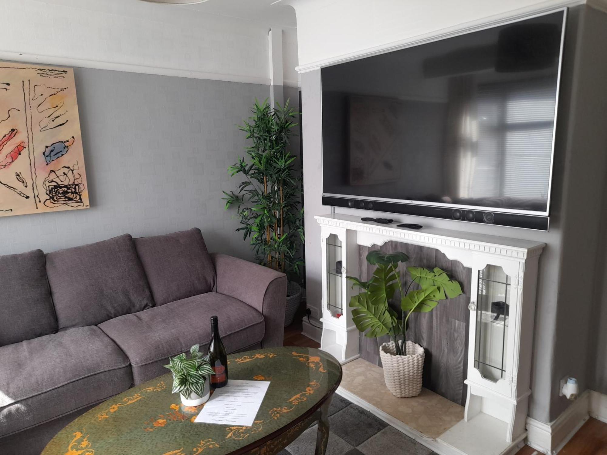 Bright 4-Bed House 15 Min To Manchester Centre Βίλα Εξωτερικό φωτογραφία
