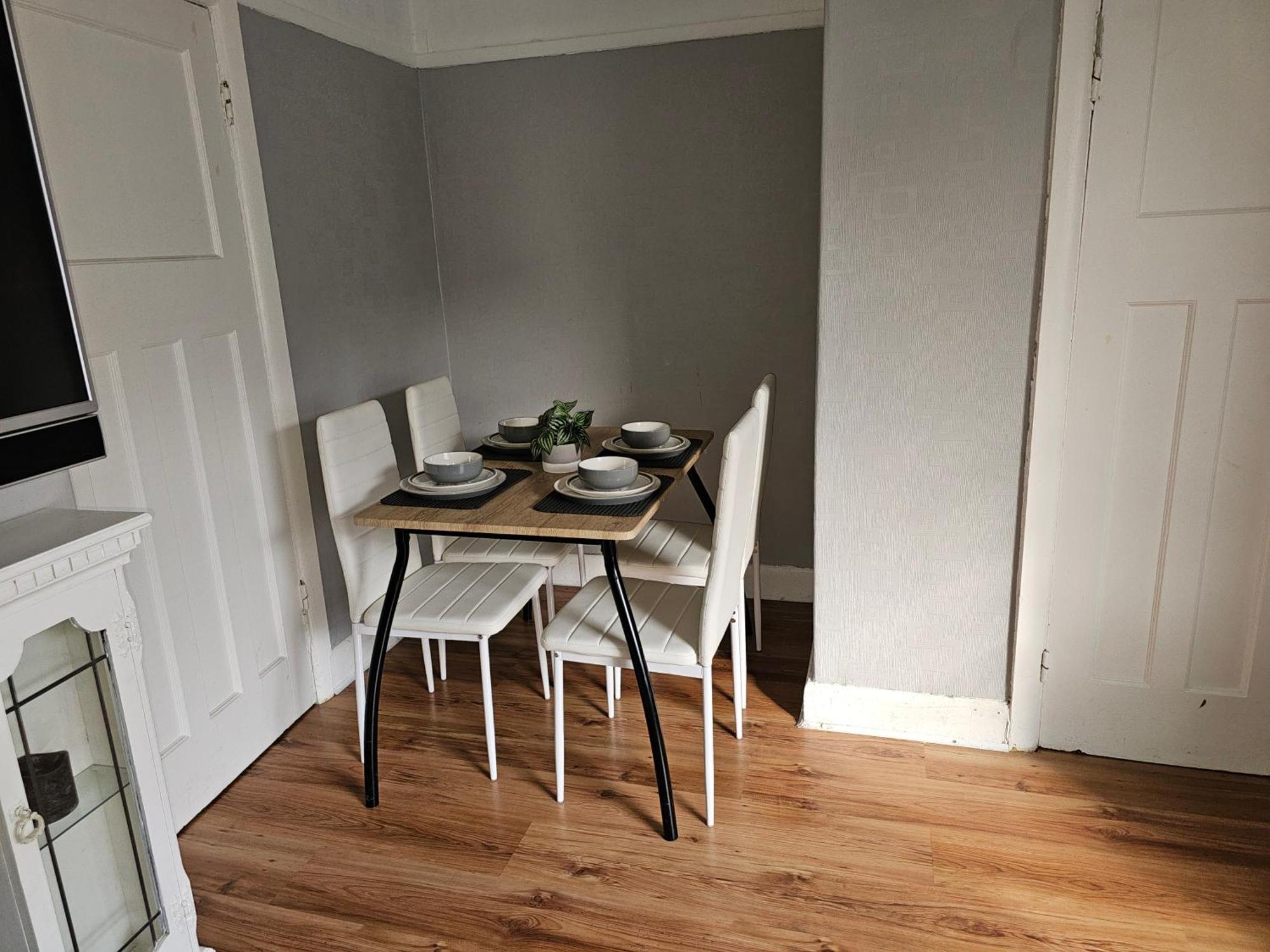 Bright 4-Bed House 15 Min To Manchester Centre Βίλα Εξωτερικό φωτογραφία
